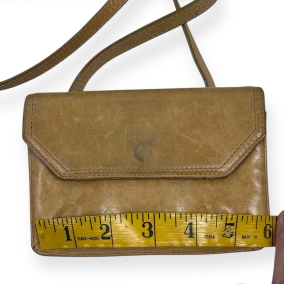 Cute HOBO wallet crossbody.  Good condition - Picture 4 of 6